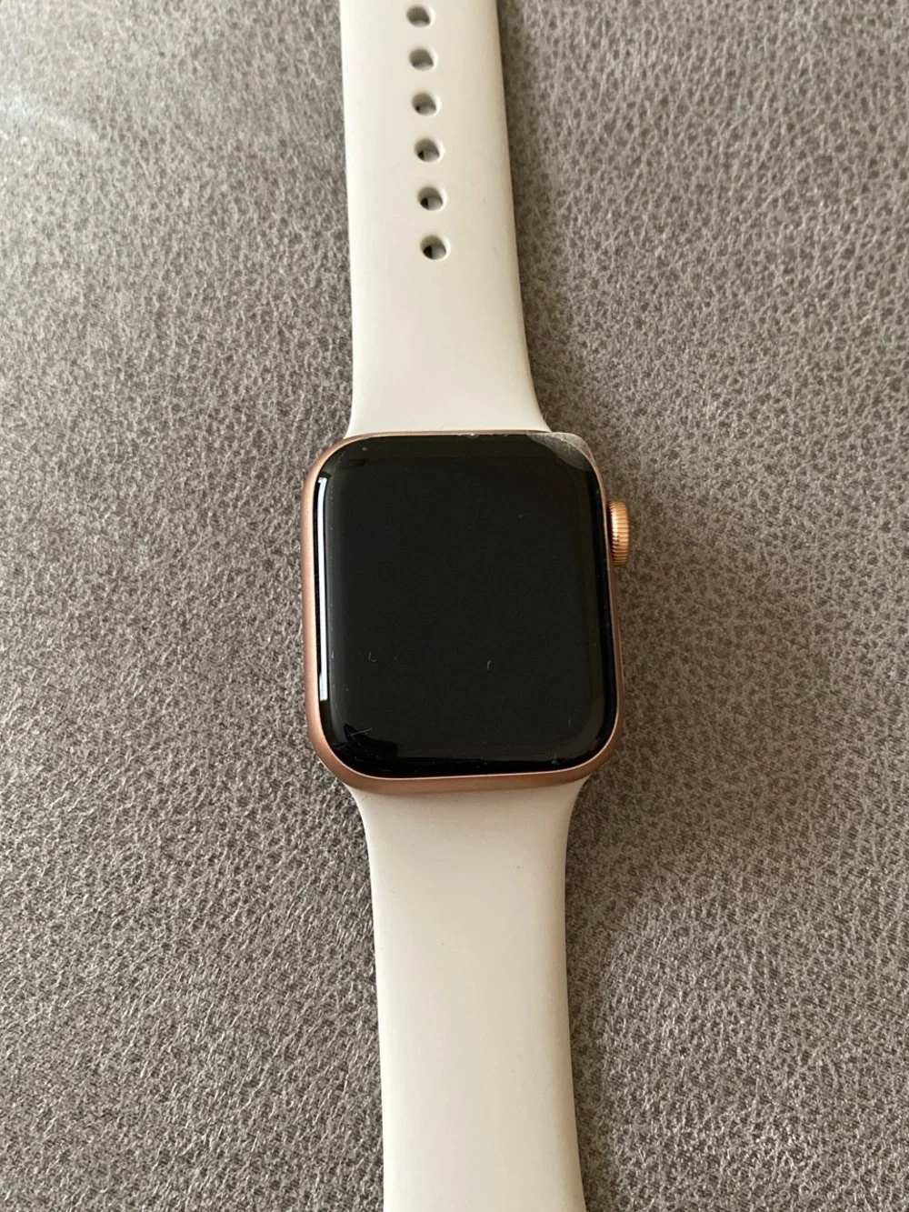 Apple Rose Gold Smartwatch SE first gen.